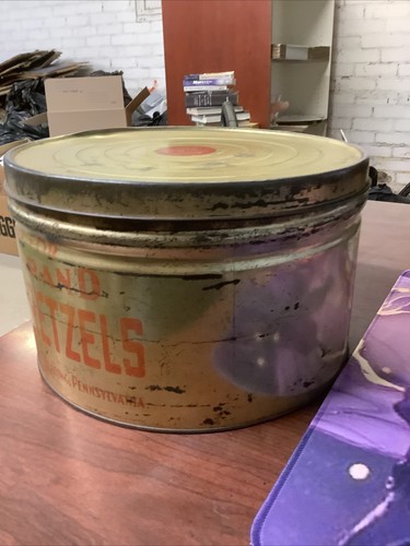 VINTAGE VICTOR BRAND STURGIS PRETZELS 2LB TIN READING PA - Bild 3 von 9