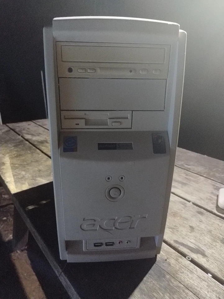 Computer PC Acer  Pentium 4 Compatibile Windows Xp/Me/2000 Entra E Leggi - Immagine 2 di 4