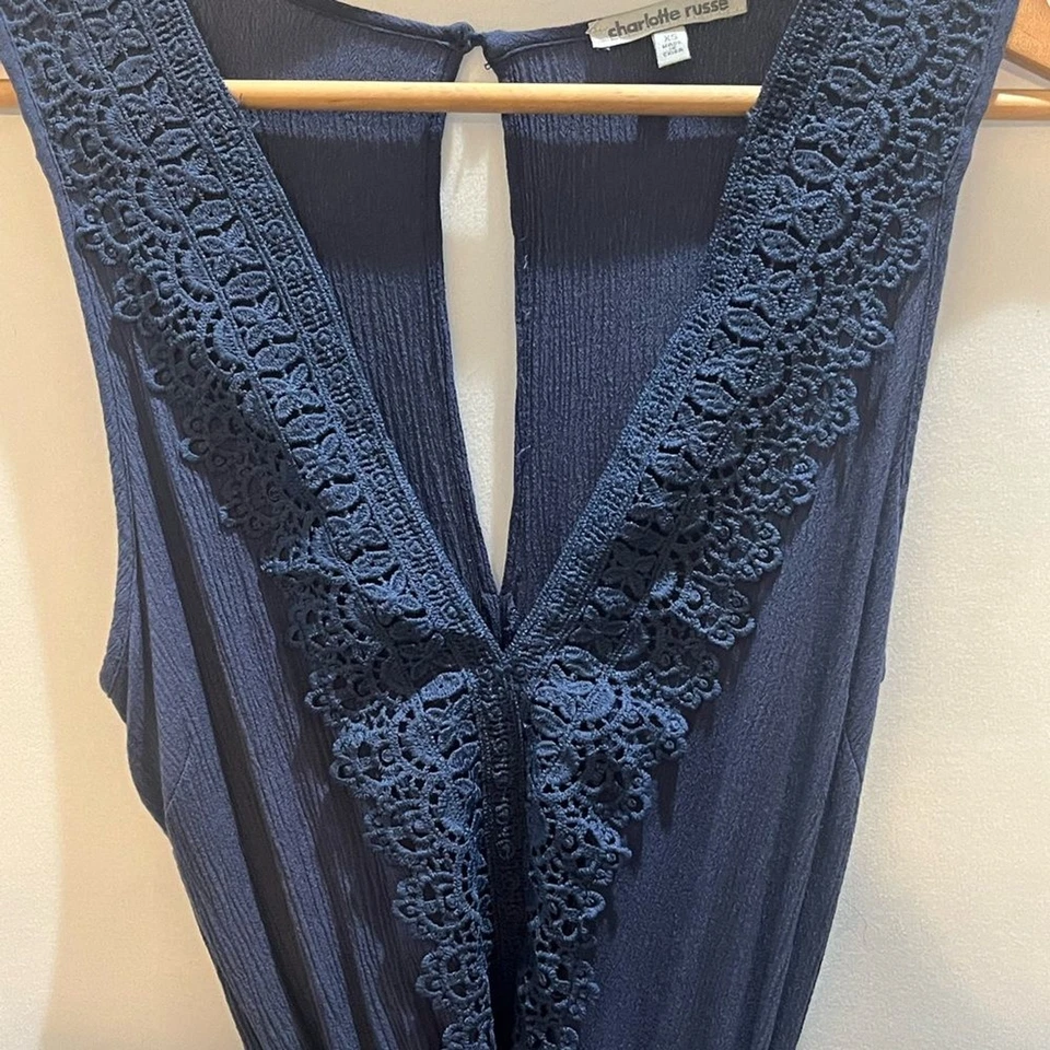 Corpiño corto cuello en V azul mameluco con comodidad elástica y detalle de encaje talla XS Foto 4 de 4