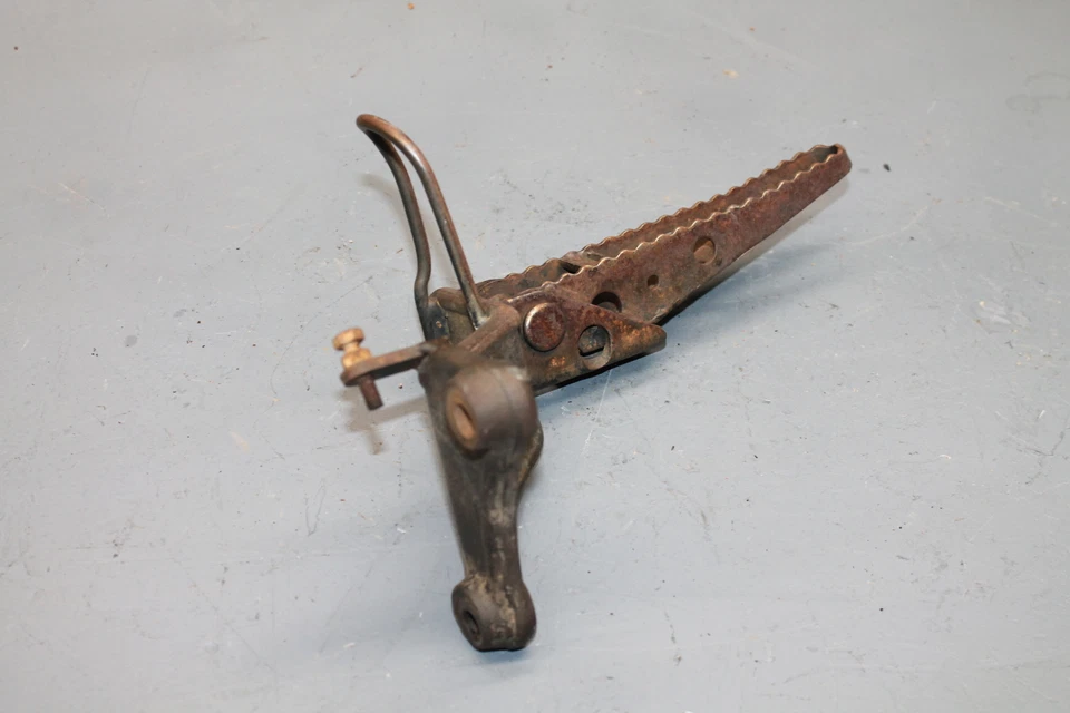 1987 SUZUKI QUADRUNNER 230 LEFT FOOT REST PEG STEP - Image 2 of 4