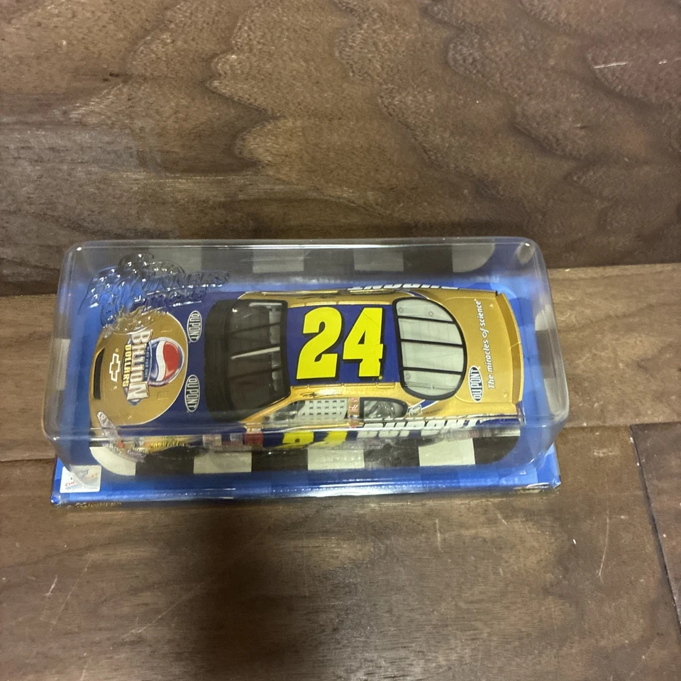Jeff Gordon #24 Pepsi Billion Dollars 2003 NASCAR Winners Circle 1:24 Gold - Image 2 of 4