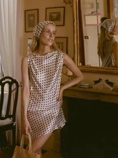 DOeN sleeveless slim fit and slimming cashew printed silk dress