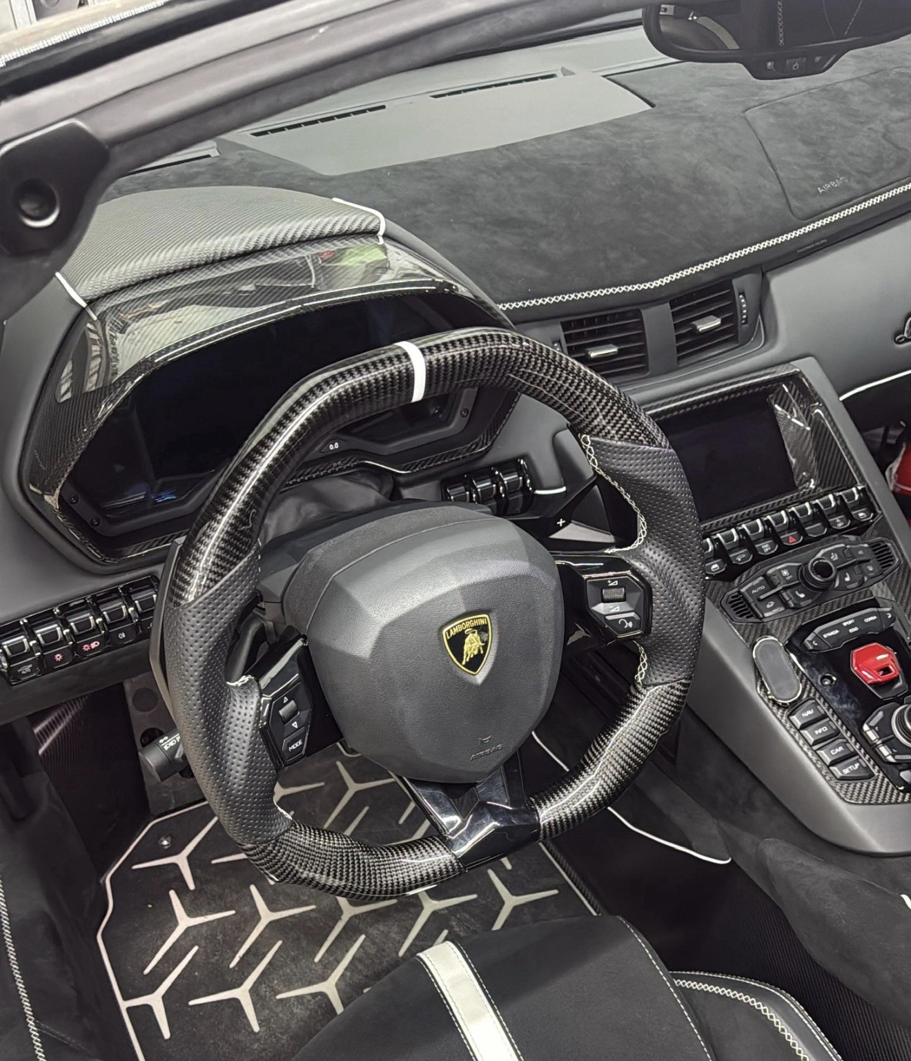 Lamborghini Aventador SVJ Steering wheel