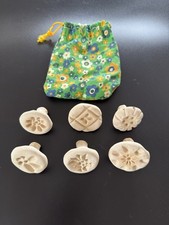 6 vintage ręcznie formowanych glinianych znaczków na ciasteczka lub ciasto z torebką do przechowywania z tkaniny