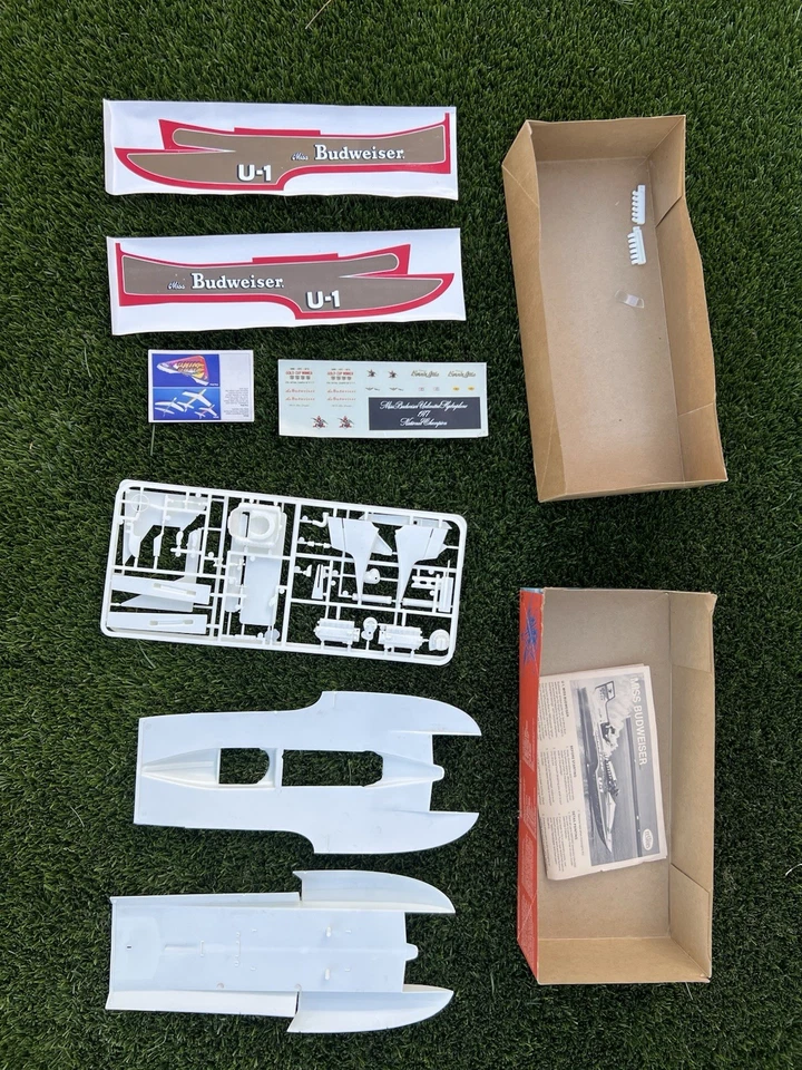 Testors Miss Budweiser Unlimited Hydroplane Racing Boat Model 1/25 (New in Box) - Image 2 of 4