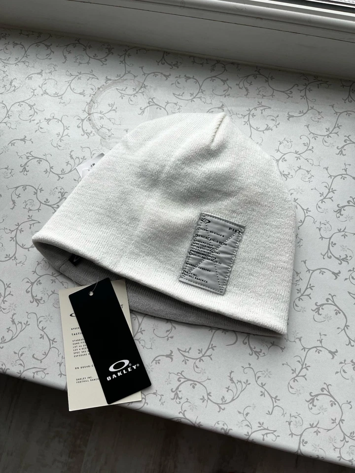 NWT Oakley x Piet Skull Logo Beanie Reversible Hat White /Black Rare Collab Y2K - Image 4 of 4