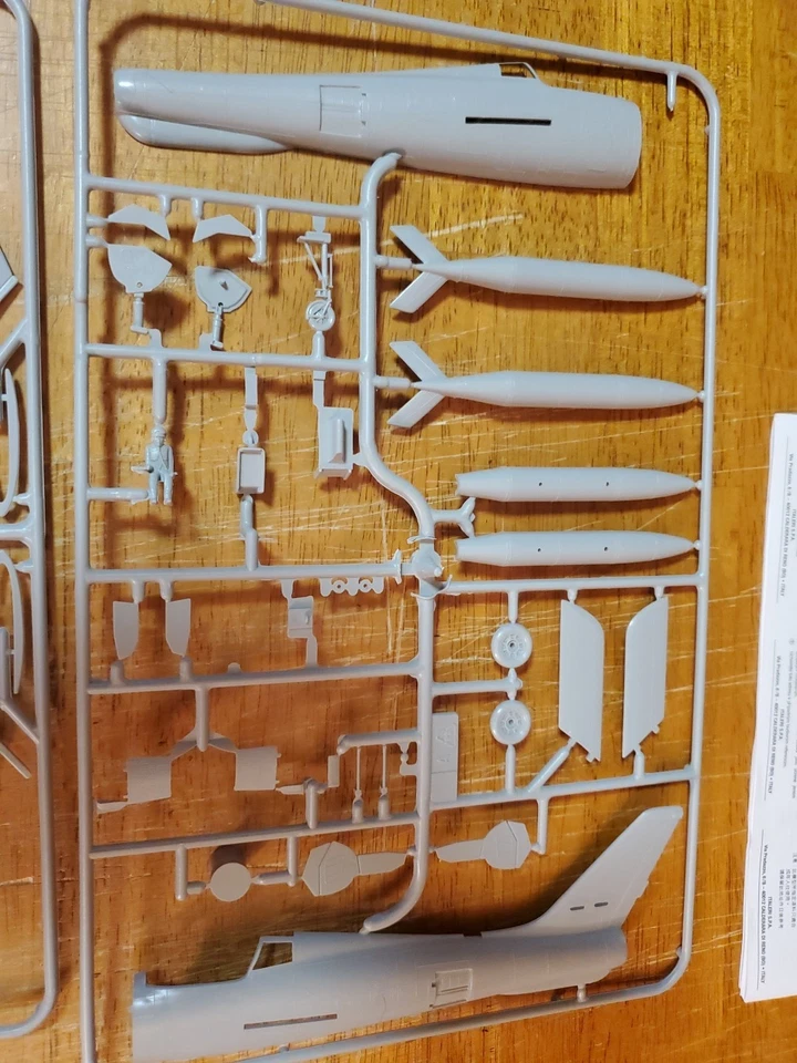 Italeri RF-84F Thunderflash Model Kit 1/72 New Open Box Unbuilt - Image 4 of 4