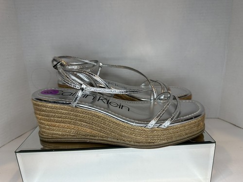 CALVIN KLEIN NEVE ESPADRILLE WEDGE SILVER STRAPPY SANDAL SIZE 8.5 NEW - Picture 4 of 7