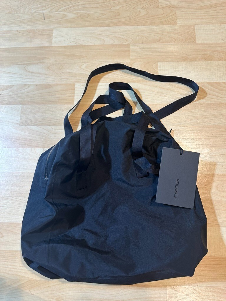 Arc'teryx Veilance Seque Tote Black Resystem Made in Canada Arc'teryx Veilance Seque Tote Black Resystem Made in Canada