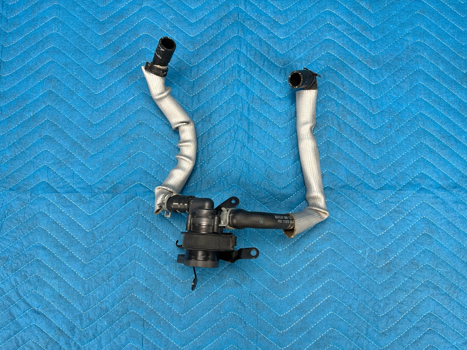 Bentley Flying Spur Rear Auxiliary Water Coolant Pump w/ Hoses 29k 2006-2012 OEM