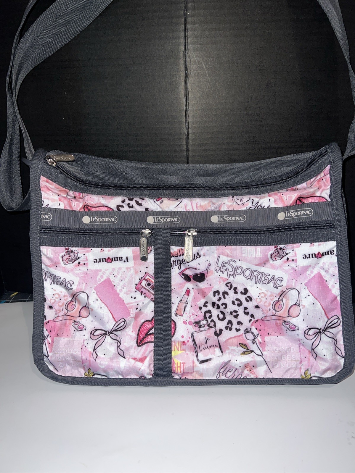 LeSportsac Stylish Stories Deluxe Everyday Bag, Celebrate Women-Empowering Words