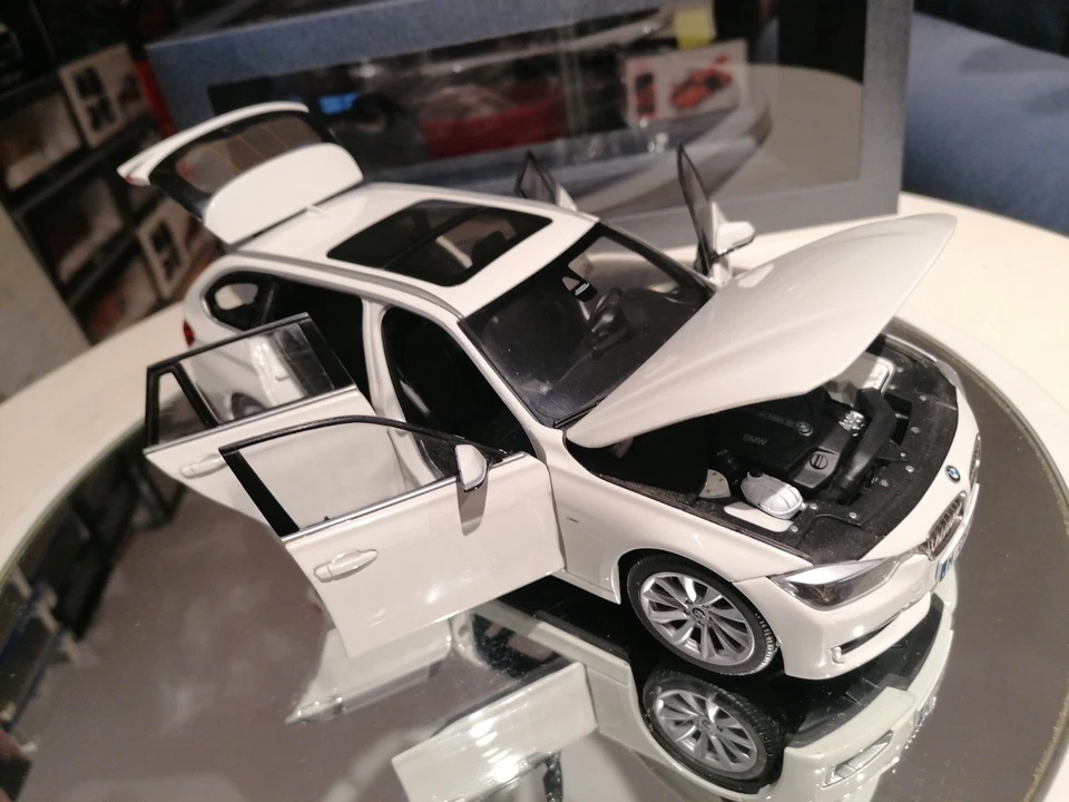 Paragon 1/18 BMW Serie 3 Touring 2012 F31 Alpine White MINT Box Dealer Edition - Immagine 2 di 4