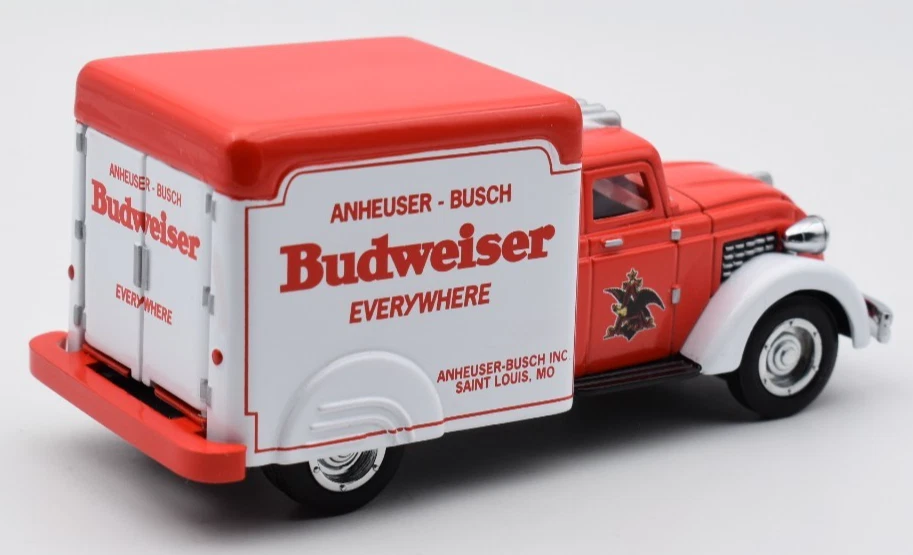 Matchbox Collectibles Yesteryear 1937 Dodge Airflow The Budweiser. YVT02/M - Image 2 of 4