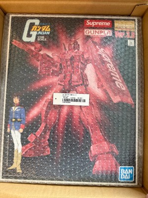 ロボット Supreme RX-78-2 GUNDAM Ver. 3.0 1/100 Supreme MG 1/100 RX-78-2 GUNDAM Ver. 3.0 Action Figure