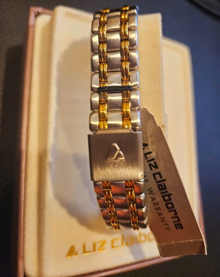 Relógio feminino Liz Claiborne vintage WA5377 quartzo - Pulseira de ouro/prata de dois tons - Imagem 2 de 2