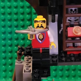 LEGO Hemlock Stronghold 6046 w cas285 + 3 Minifigs Incomplete see Pics & Desc