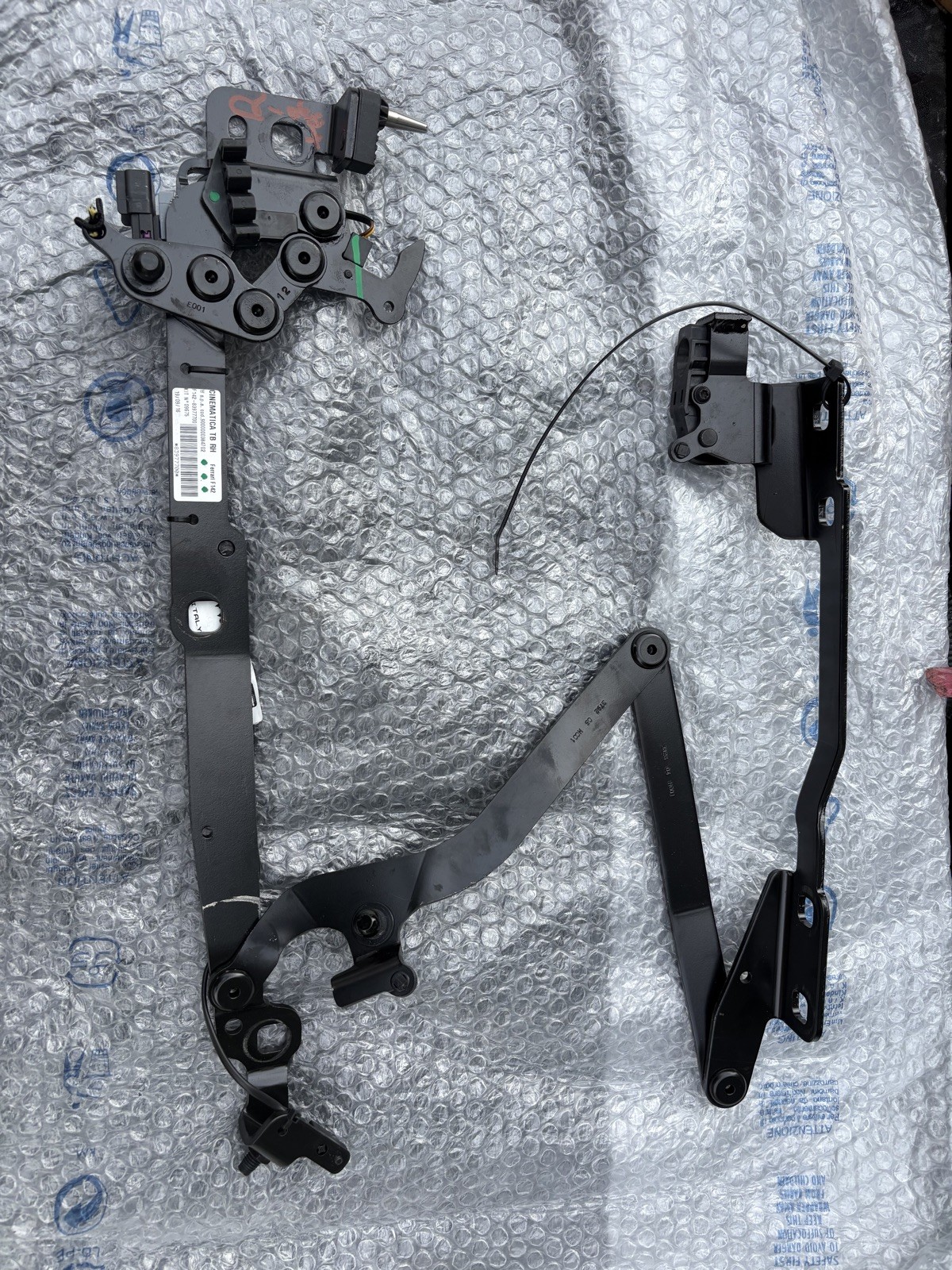FERRARI 458 SPIDER 2012, LEFT AND RIGHT ROOF HINGE, LIFTING MECHANISM 83977600