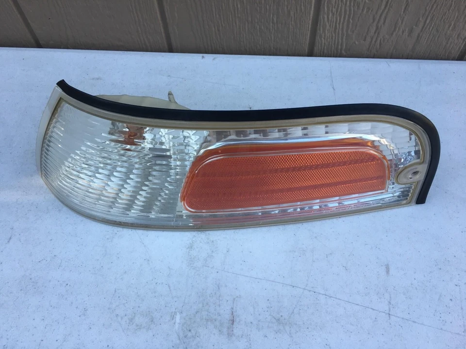 Ford Crown Victoria 1998-2010 marcador lateral/luz de esquina Foto 4 de 4