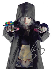 * SAMARA WEAVING * signed 8x10 photo * GUNS AKIMBO * COA *