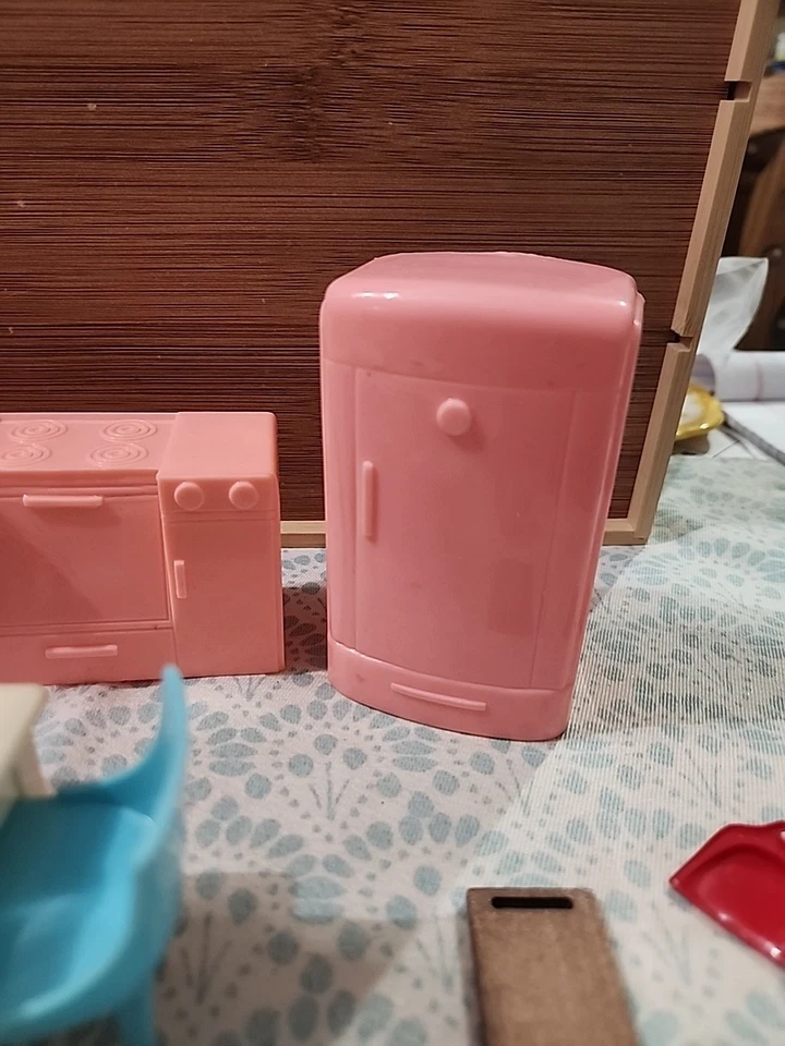 Lote Sillas Mesa Horno Frigorífico Cocina Plasco Rosa Vintage Casa de Muñecas 1:16 Foto 4 de 4