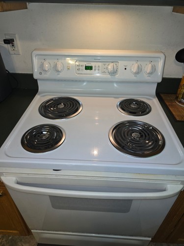 (DONATING SOON) Spectra White Oven, Pre-Owned, Great Condition, New Stovetops