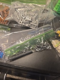 LEGO Minecraft: The Iron Golem 21123 W Minifigures & 100% Complete