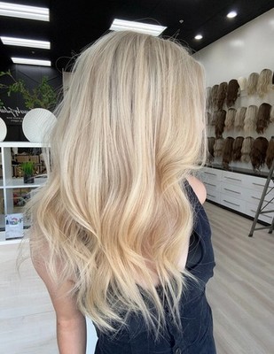 20 Zoll hellgoldblonde Welle 100 % Echthaar 13 x 4 Lace Front Perücke für Frauen