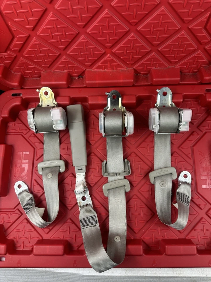 Toyota Camry LE 2010 retractor de cinturón de seguridad lateral segunda fila trasero OEM Foto 2 de 4