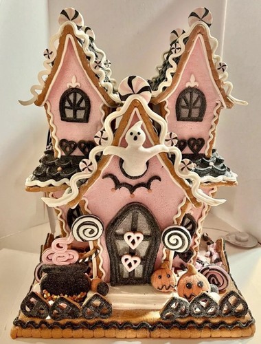RAZ Imports Pastell Rosa HALLOWEEN LED Lebkuchen GROSSES Haus Neu 15 Zoll - Bild 1 von 12