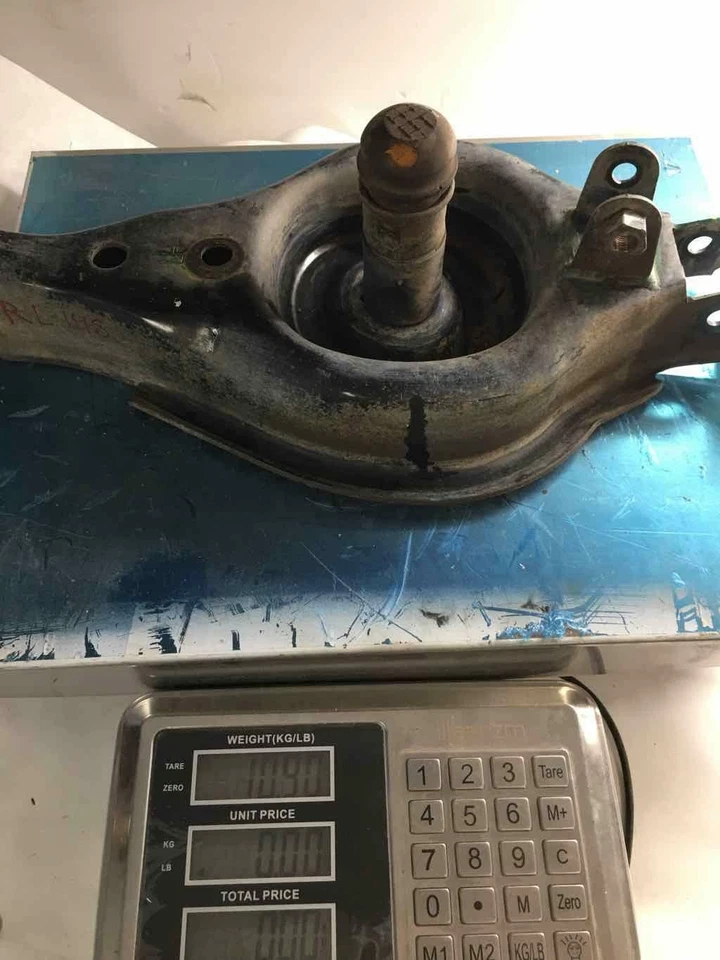 Chevrolet Equinox 2005-2009 brazo de control inferior conductor trasero izquierdo OEM bueno Foto 3 de 4