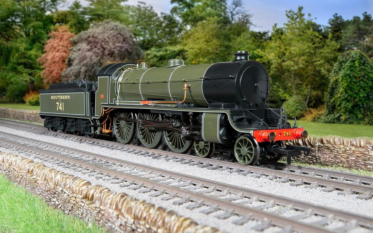Hornby R30273 Southern Railway N15 King Arthur Class 4-6-0 741