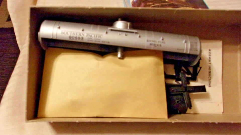 HO Scale Athearn Single Dome Tank Car, Southern Pacific, Silver, #60683 BNOS - Image 2 of 3