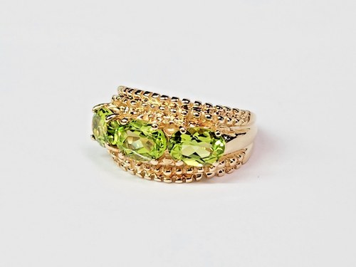 PRETTY 10ky Gold Wide Band Natural Oval Peridot 3-Stone Ring Sz 6 - Picture 2 of 14