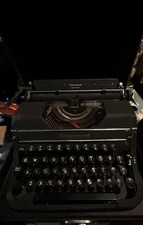 Antique Underwood Universal Typewriter 1930's Super Clean Condition - Works! thumbnail