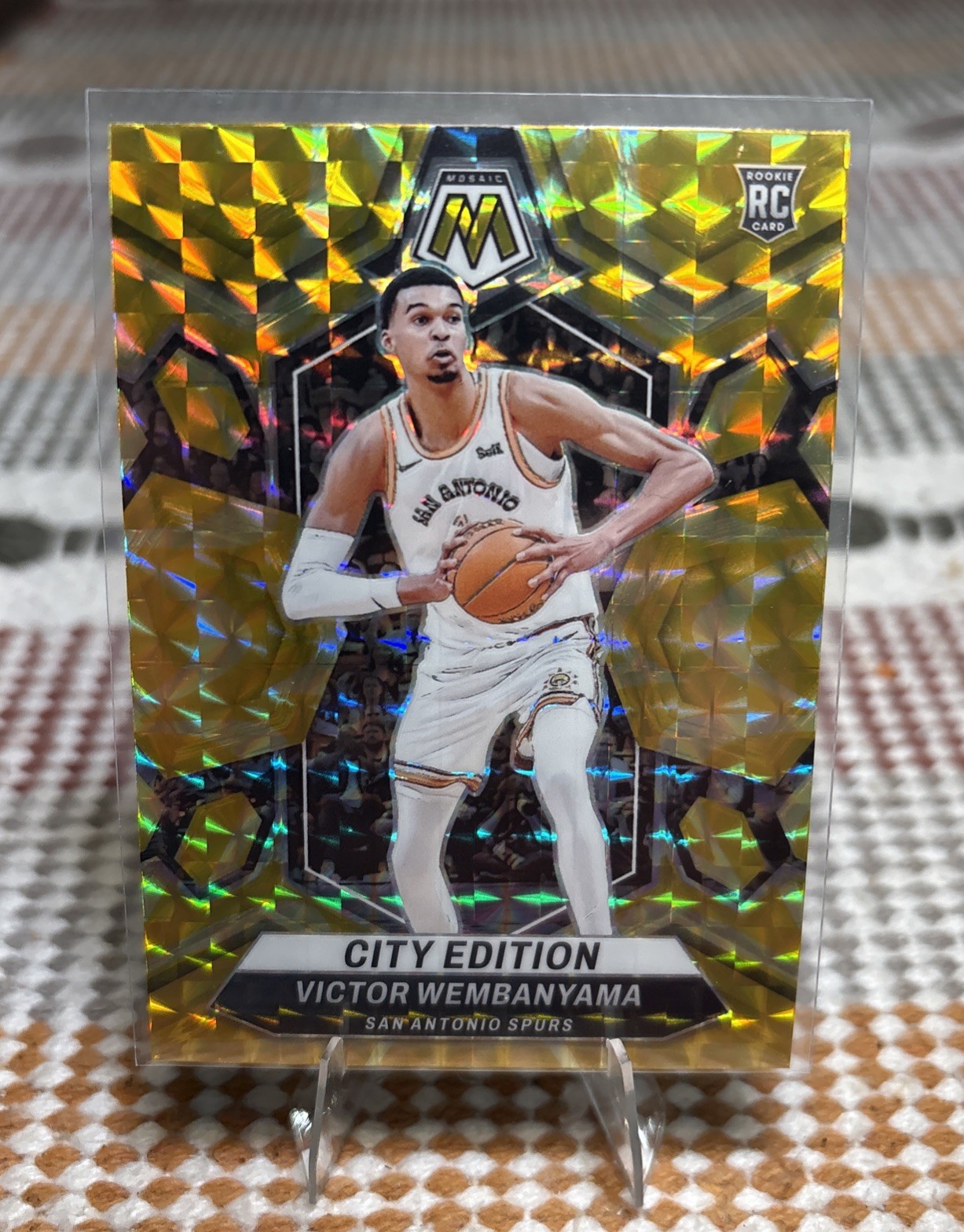 2023-24 Panini Mosaic Victor Wembanyama RC Reactive Yellow #282 🔥