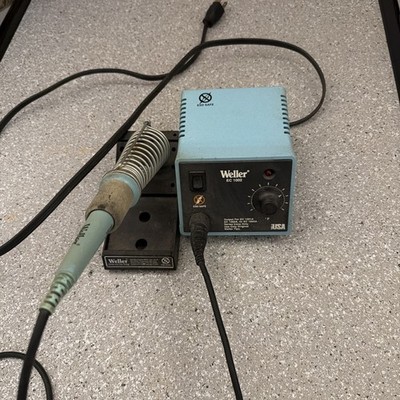 Weller EC2002M Soldering Station with EC1302A Soldering Iron Works Great