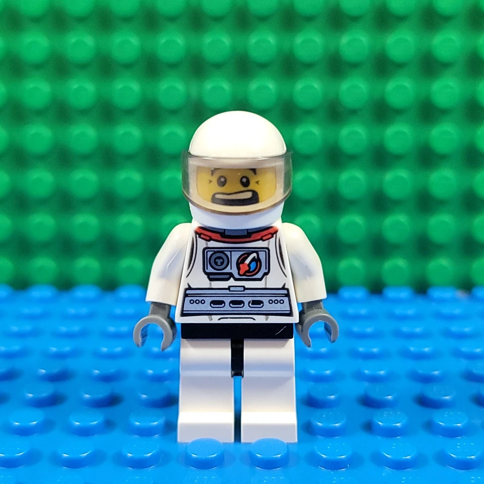 LEGO City Space Shuttle Astronaut Minifigures Helmet Parts Lot cty0568 twn303 - Image 2 of 4