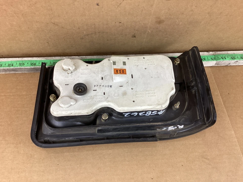 1988 - 1989 年现代 Excel 右后乘客侧尾灯组件 — 第 4/4 张图片