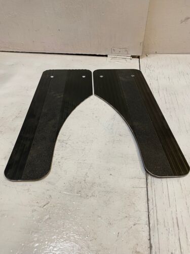 Deflecta Shield Running Boards Chevy 1500-3500 Extended Cab '99 & Newer - Picture 2 of 7