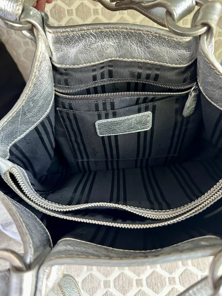 Hogan Silver Leather Hobo Shoulder Handbag. perfect for Any Season   ￼ - Image 4 of 4