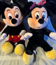 Walt Disney World Lg Mickey And Minnie 18 In Plush Set