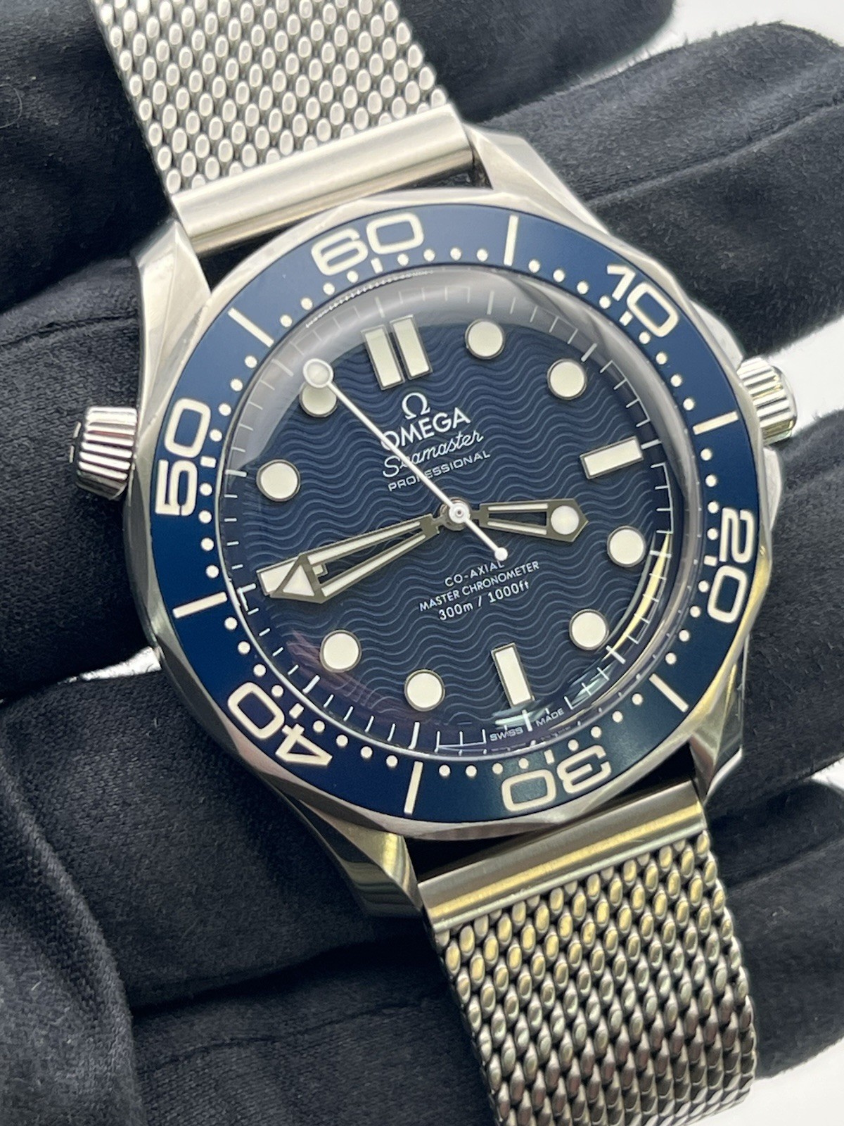 Omega Seamaster Diver “James Bond 60th