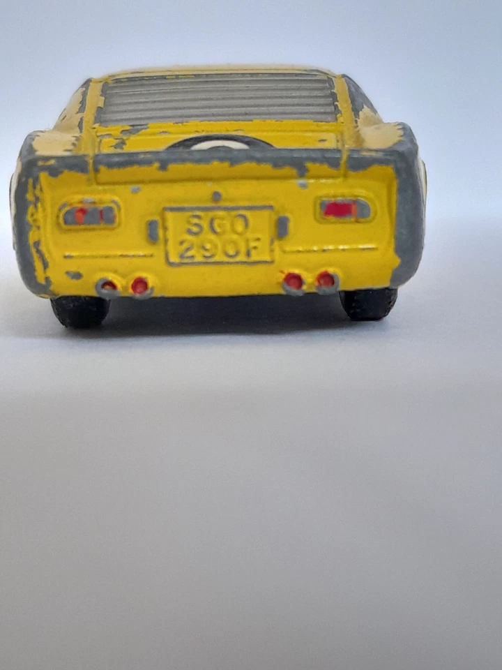 Matchbox Lesney Series 33 Diecast Yellow Lamborghini Miura. With Patent Numbers — 第 2/4 张图片