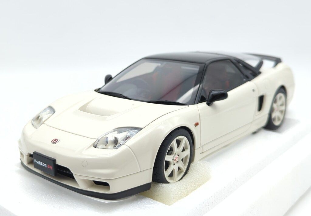 1/18 AUTOart　ホンダ　NSX-R 1/18 AUTOart Honda NSX NSX-R (NA2) Championship White Car