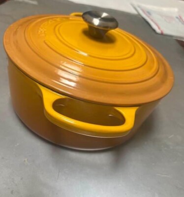 NEW Le Creuset 7.25 qt Signature French Dutch Oven Nectar # 28