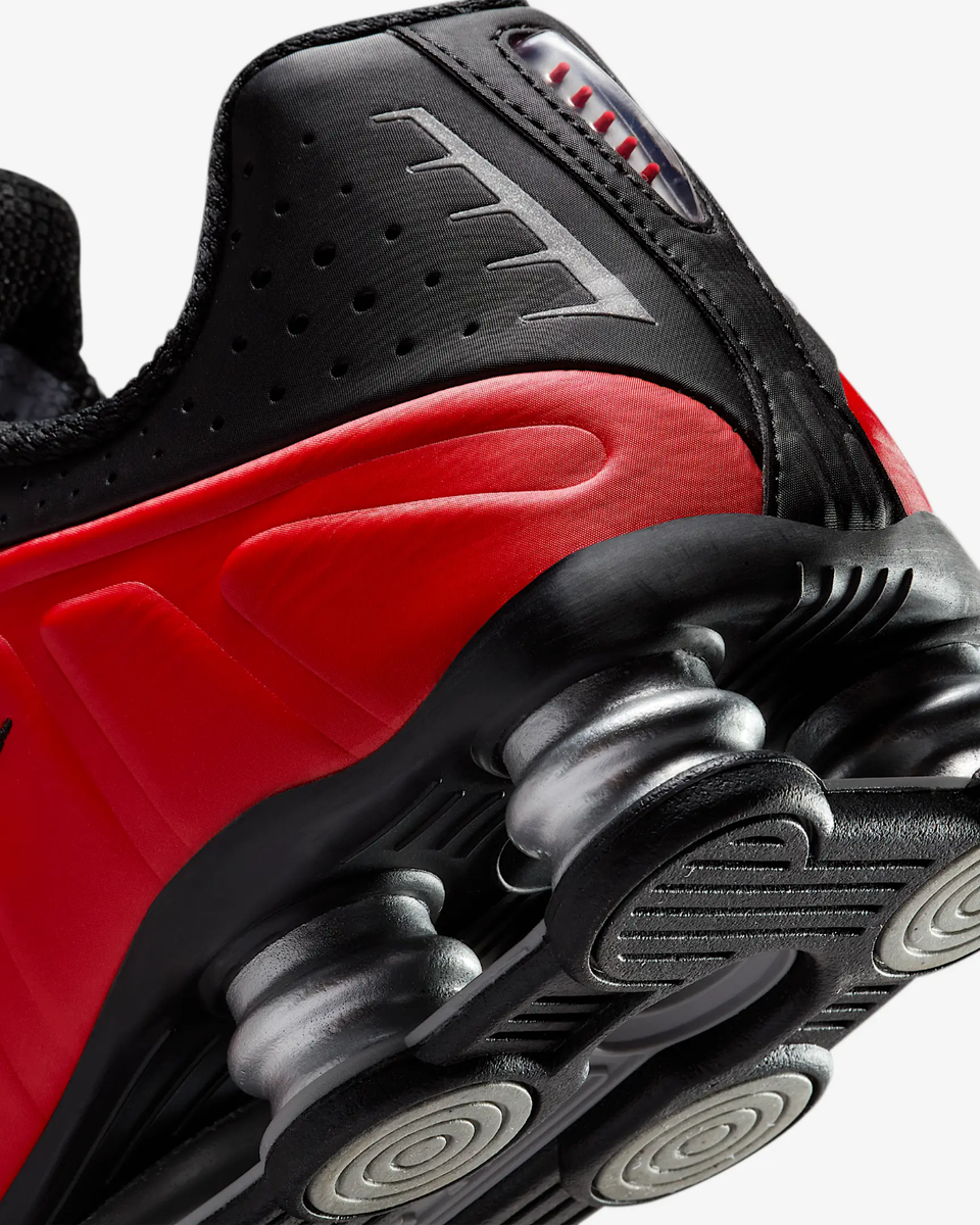 【美品】NIKE SHOX R4 黒　赤 Nike Shox R4 Black Metallic Silver Red 104265-049 | FLEXDOG