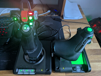 Logitech Saitek X52 Pro Flight USB Flugsimulator-Joystick für PC - Schwarz...