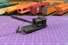 small 2.oz black crane with issues, needs glue and a truck assembly         /GTZ