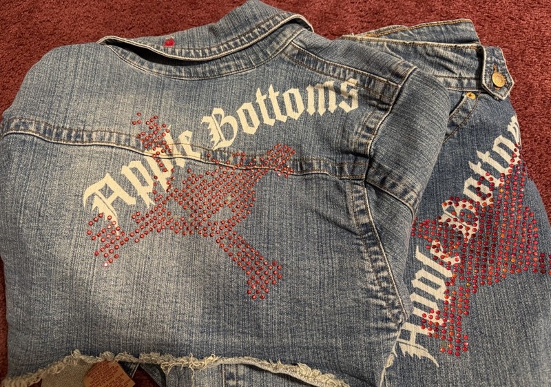 Vintage Y2K Apple Bottoms 2 Piece Skull And Crossbones Women’s Outfit