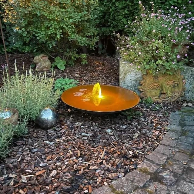 Echt Cortenstahl Design Brunnen massiv mit Pumpe und Beleuchtung warmweiß Solar - Bild 4 von 4